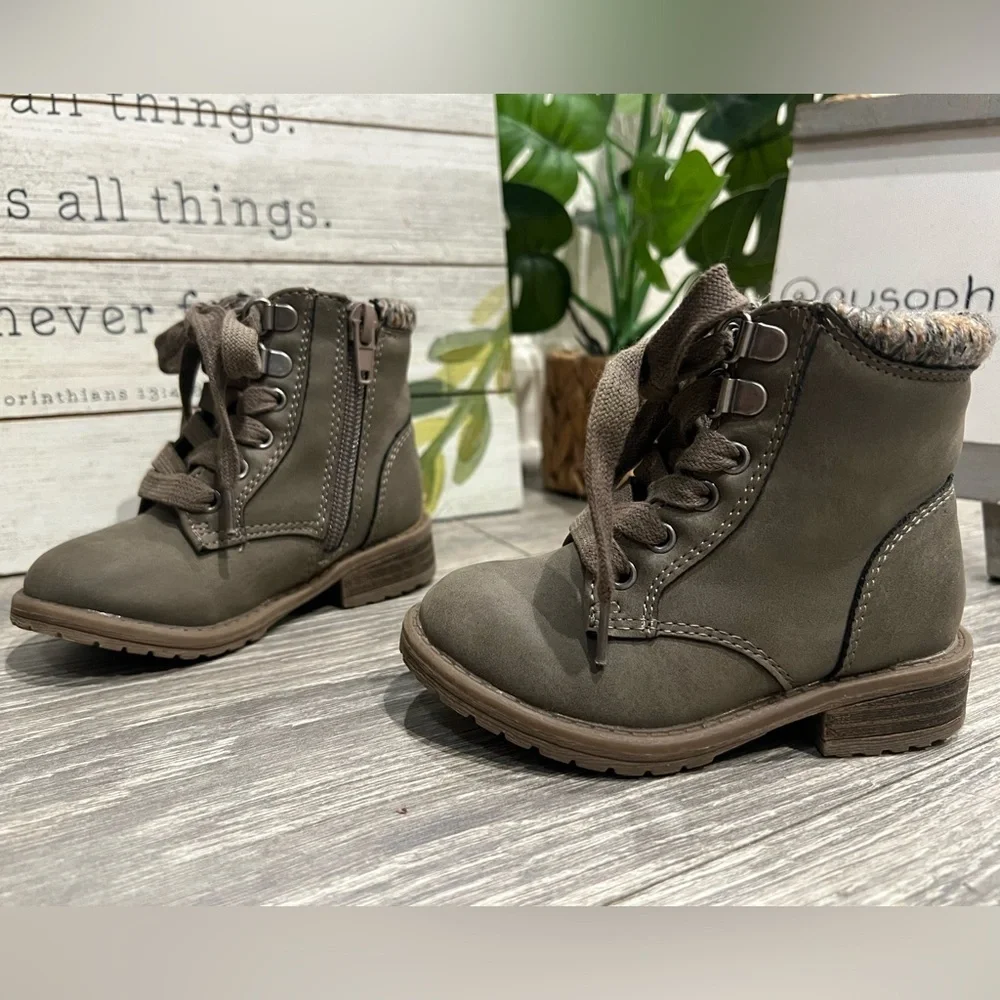 Madden Girl Kids’ Brown Lace-Up Combat Ankle Boots w Knit Trim. Size 6 Baby
